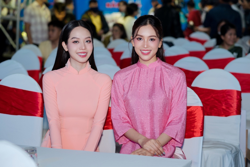 Hai nàng hậu "xứ Quảng" Tiểu Vy và Thanh Thuỷ chung tay giúp đỡ người lao động dịp Tết Giáp Thìn - Ảnh 2.