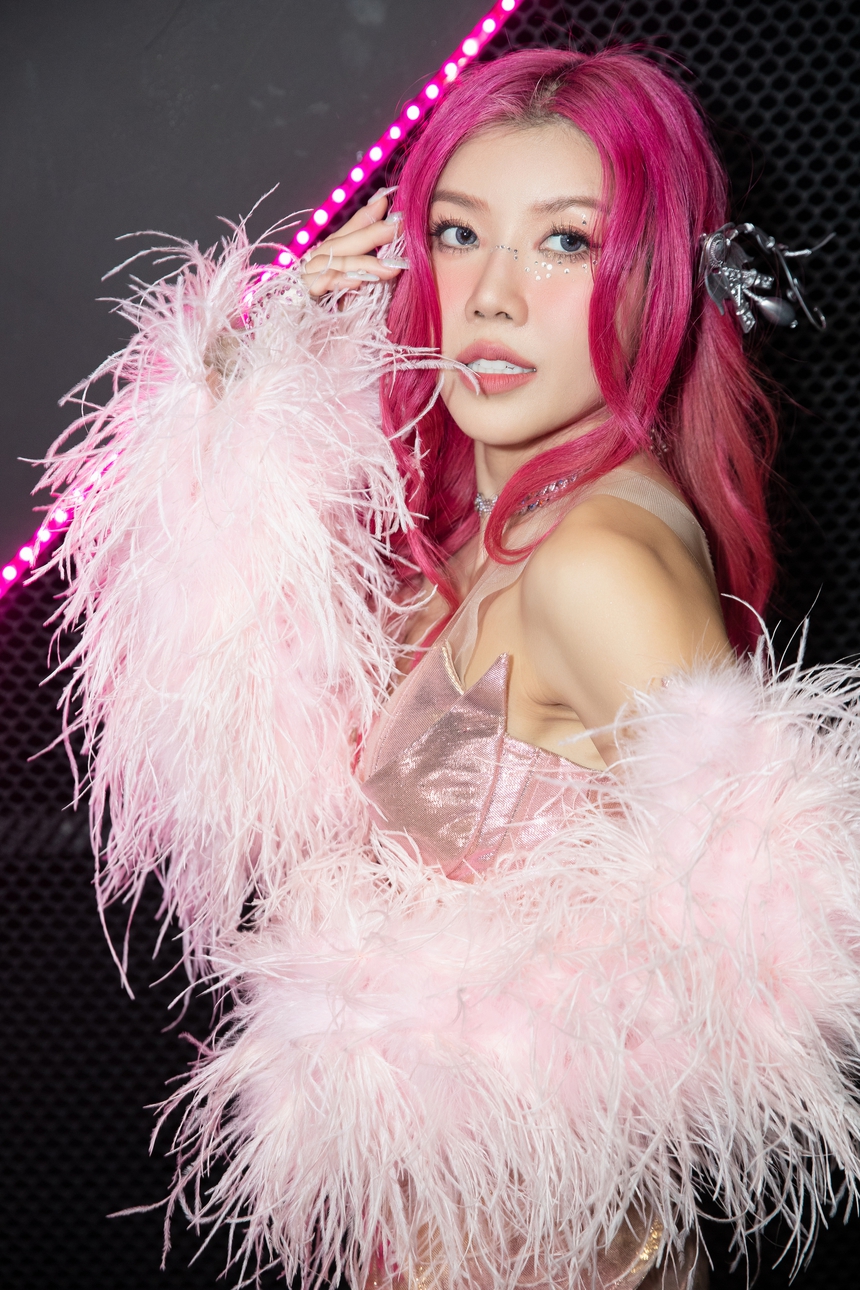 Trang Pháp múa cột, chứng tỏ khả năng trình diễn toàn diện ở Công 5 “Chị Đẹp Đạp Gió Rẽ Sóng” - Ảnh 1. Trang Pháp múa cột, chứng tỏ khả năng trình diễn toàn diện ở Công 5 “Chị Đẹp Đạp Gió Rẽ Sóng” - Ảnh 1.