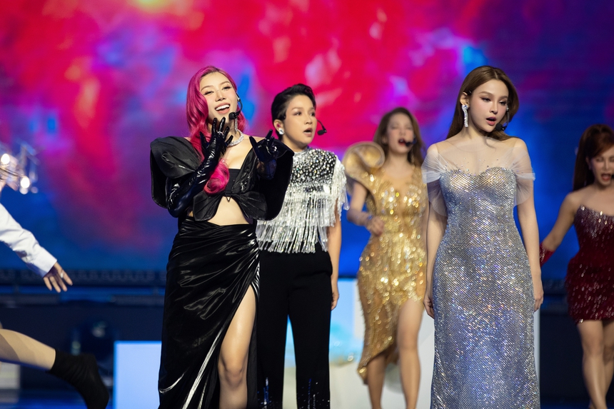 Trang Pháp múa cột, chứng tỏ khả năng trình diễn toàn diện ở Công 5 “Chị Đẹp Đạp Gió Rẽ Sóng” - Ảnh 4. Trang Pháp múa cột, chứng tỏ khả năng trình diễn toàn diện ở Công 5 “Chị Đẹp Đạp Gió Rẽ Sóng” - Ảnh 4.