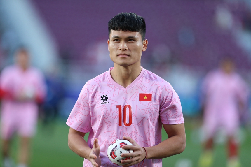 Tin nóng bóng đá Việt 21/1: Tuấn Hải bảo vệ HLV Troussier, hai 'trò cưng' của HLV Kiatisuk tại CAHN - Ảnh 2.