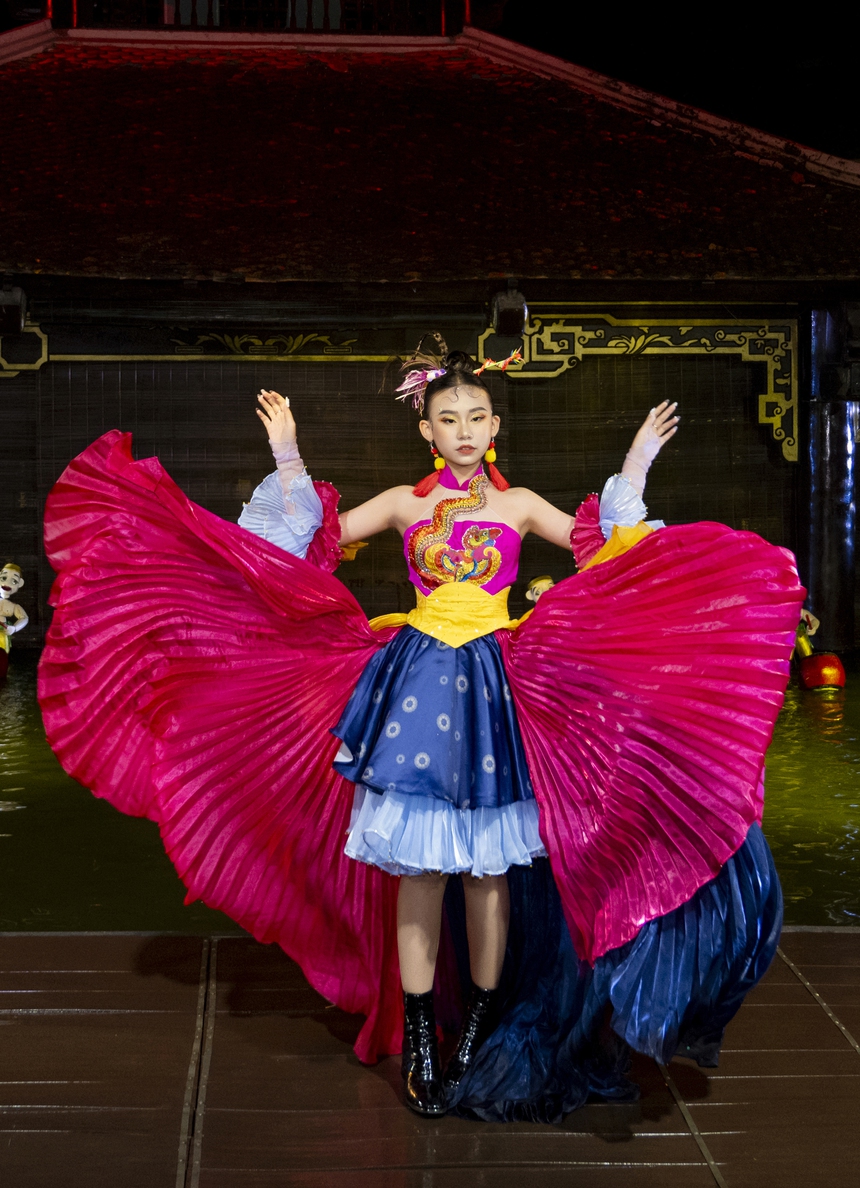 NTK Phạm Trần Thu Hằng giới thiệu show diễn kết hợp thời trang và nghệ thuật múa rối - Ảnh 6. NTK Phạm Trần Thu Hằng giới thiệu show diễn kết hợp thời trang và nghệ thuật múa rối - Ảnh 6.