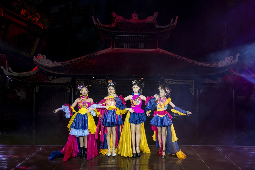 NTK Phạm Trần Thu Hằng giới thiệu show diễn kết hợp thời trang và nghệ thuật múa rối - Ảnh 1. NTK Phạm Trần Thu Hằng giới thiệu show diễn kết hợp thời trang và nghệ thuật múa rối - Ảnh 1.