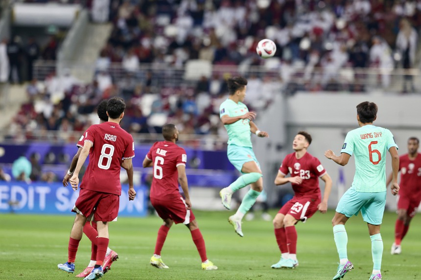 VTV5 VTV6 trực tiếp bóng đá Trung Quốc vs Qatar (0-0): Đội khách tỏ rõ quyết tâm - Ảnh 5. VTV5 VTV6 trực tiếp bóng đá Trung Quốc vs Qatar (0-0): Đội khách tỏ rõ quyết tâm - Ảnh 5.