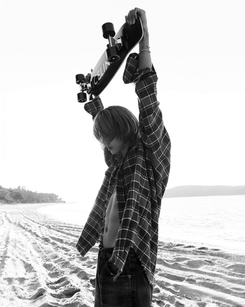 'Hút mắt' ngắm bộ ảnh đậm chất điện ảnh của V BTS trên 'Harper's BAZAAR Korea' - Ảnh 4. 'Hút mắt' ngắm bộ ảnh đậm chất điện ảnh của V BTS trên 'Harper's BAZAAR Korea' - Ảnh 4.