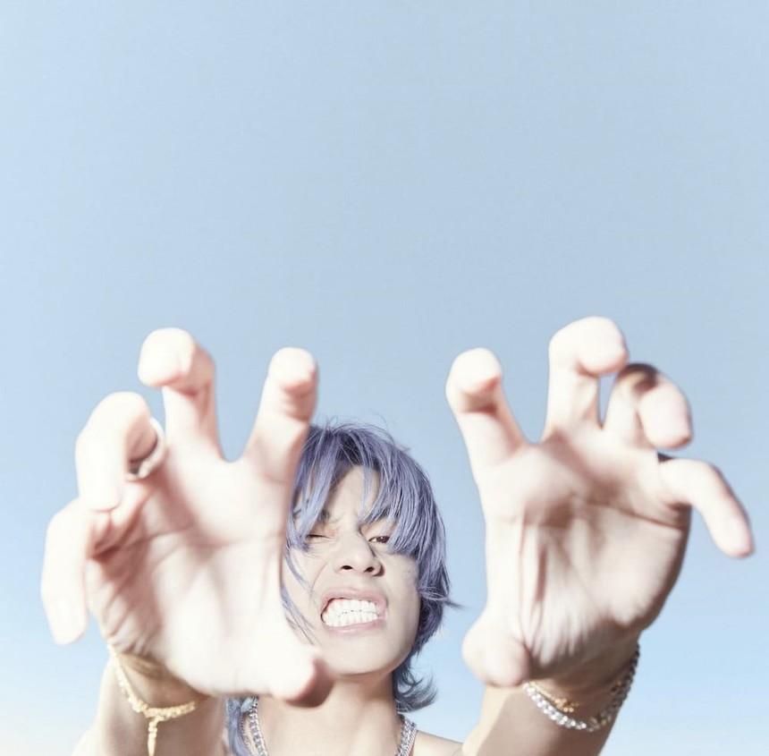 'Hút mắt' ngắm bộ ảnh đậm chất điện ảnh của V BTS trên 'Harper's BAZAAR Korea' - Ảnh 5. 'Hút mắt' ngắm bộ ảnh đậm chất điện ảnh của V BTS trên 'Harper's BAZAAR Korea' - Ảnh 5.