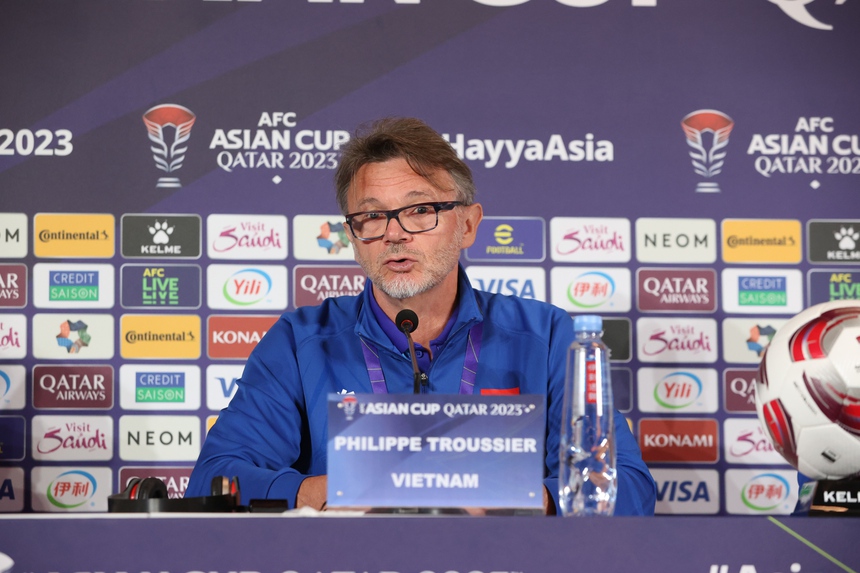 HLV Troussier: ‘Tôi sẽ chiến đấu vì công việc của mình’ - Ảnh 2.