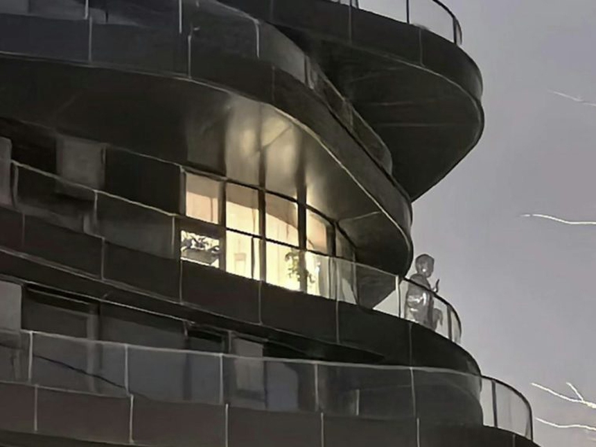 Netizen phát hiện dinh thự trị giá hơn 900 tỷ đồng của Vương Phi ở Bắc Kinh? - Ảnh 2. Netizen phát hiện dinh thự trị giá hơn 900 tỷ đồng của Vương Phi ở Bắc Kinh? - Ảnh 2.