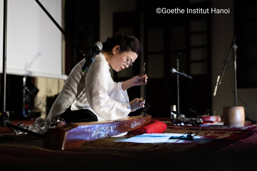 Cuộc gặp gỡ giữa ả đào, đàn bầu và nhạc điện tử - Ảnh 2.