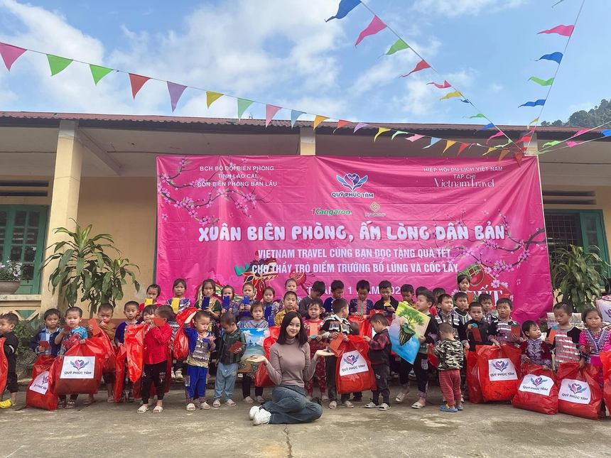 Á hậu Đào Hiền tự tay vẽ tranh dành tặng trẻ em vùng cao - Ảnh 6. Á hậu Đào Hiền tự tay vẽ tranh dành tặng trẻ em vùng cao - Ảnh 6.