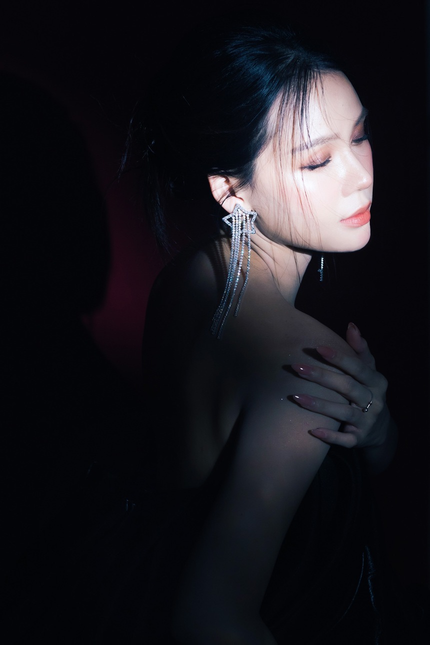 Cận nhan sắc của Sam trước ngày sinh nở - Ảnh 4.