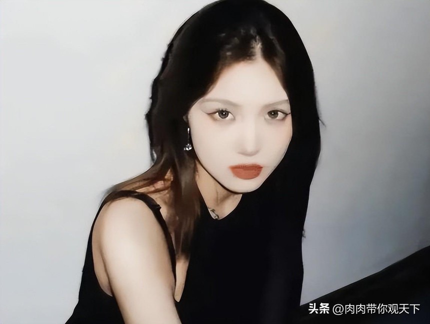 Bạn gái mới của Uông Phong được cho là có ngoại hình 'hơn đứt' Chương Tử Di - Ảnh 4. Bạn gái mới của Uông Phong được cho là có ngoại hình 'hơn đứt' Chương Tử Di - Ảnh 4.