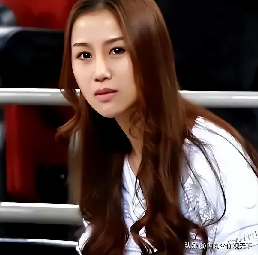 Bạn gái mới của Uông Phong được cho là có ngoại hình 'hơn đứt' Chương Tử Di - Ảnh 5. Bạn gái mới của Uông Phong được cho là có ngoại hình 'hơn đứt' Chương Tử Di - Ảnh 5.