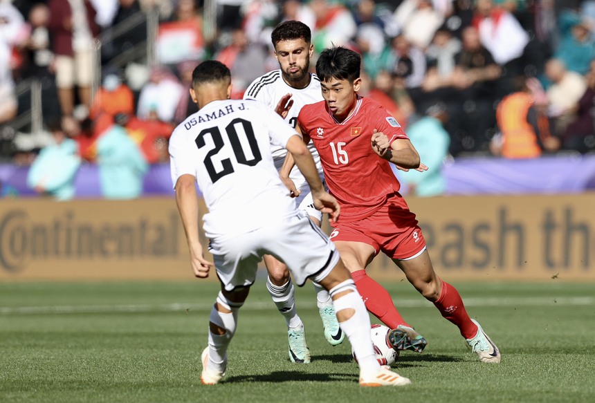 Xem trực tiếp Việt Nam vs Iraq trên VTV5, VTV6 (1-0): Văn Khang dính thẻ đỏ (HT) - Ảnh 9.
