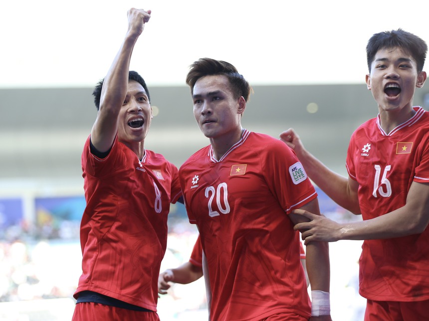 Nỗ lực bất thành, Việt Nam trắng tay rời Asian Cup 2023 sau trận thua ngược Iraq - Ảnh 2.