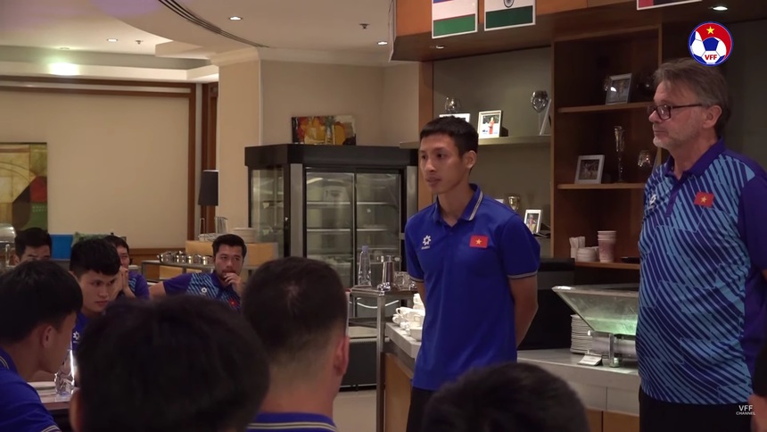 Tin nóng bóng đá Việt 26/1: Chuyên gia vẫn tin tưởng HLV Troussier, Hùng Dũng nhắn nhủ cầu thủ trẻ - Ảnh 2.