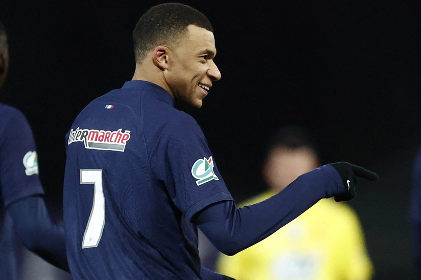 Tin chuyển nhượng 26/1: Cựu HLV Nam Định được mời dẫn ĐT châu Phi, Mbappe đòi Real Madrid 125 triệu euro - Ảnh 3. Tin chuyển nhượng 26/1: Cựu HLV Nam Định được mời dẫn ĐT châu Phi, Mbappe đòi Real Madrid 125 triệu euro - Ảnh 3.