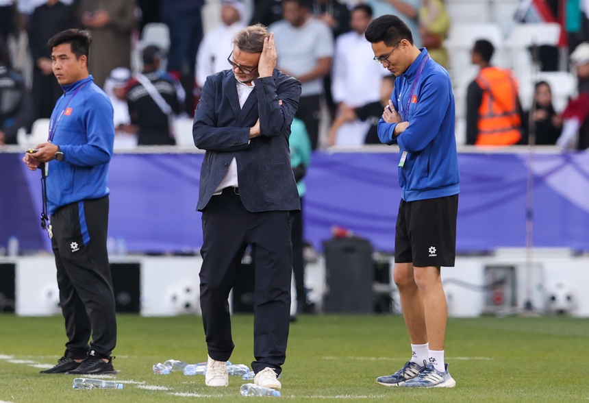 VFF kiên nhẫn, xác nhận điều khoản ‘đặc biệt’ trong hợp đồng với HLV Troussier - Ảnh 2. VFF kiên nhẫn, xác nhận điều khoản ‘đặc biệt’ trong hợp đồng với HLV Troussier - Ảnh 2.