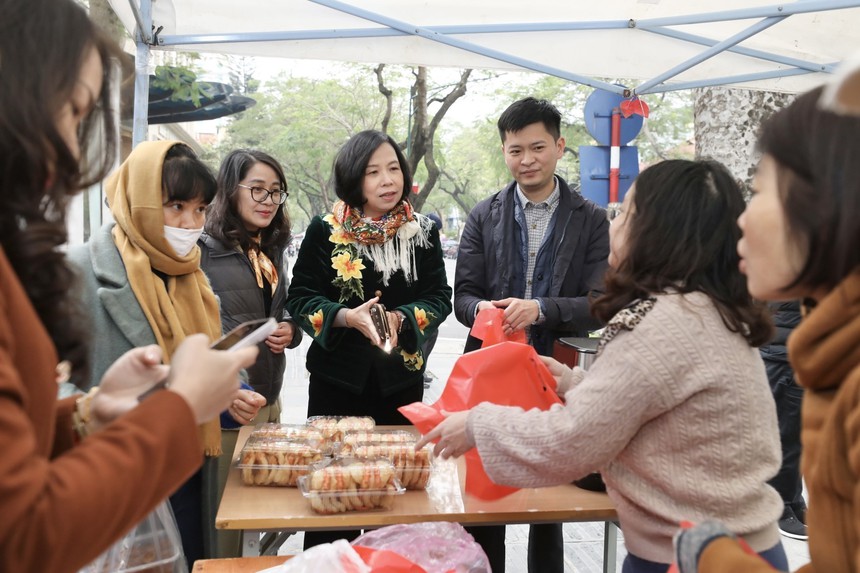 Hội chợ Xuân 2024 gắn kết nghĩa tình thanh niên TTXVN - Ảnh 3. Hội chợ Xuân 2024 gắn kết nghĩa tình thanh niên TTXVN - Ảnh 3.