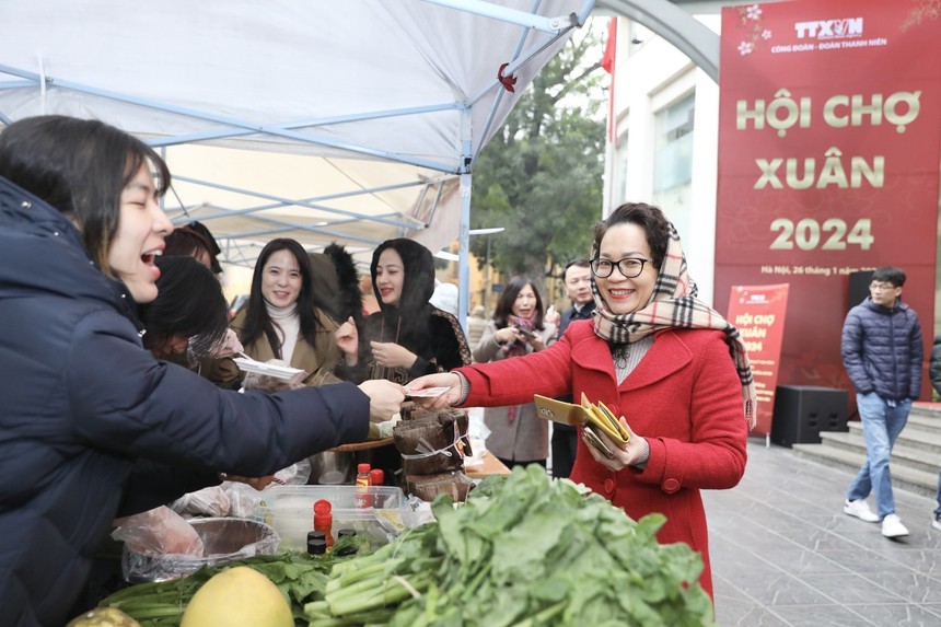 Hội chợ Xuân 2024 gắn kết nghĩa tình thanh niên TTXVN - Ảnh 6. Hội chợ Xuân 2024 gắn kết nghĩa tình thanh niên TTXVN - Ảnh 6.