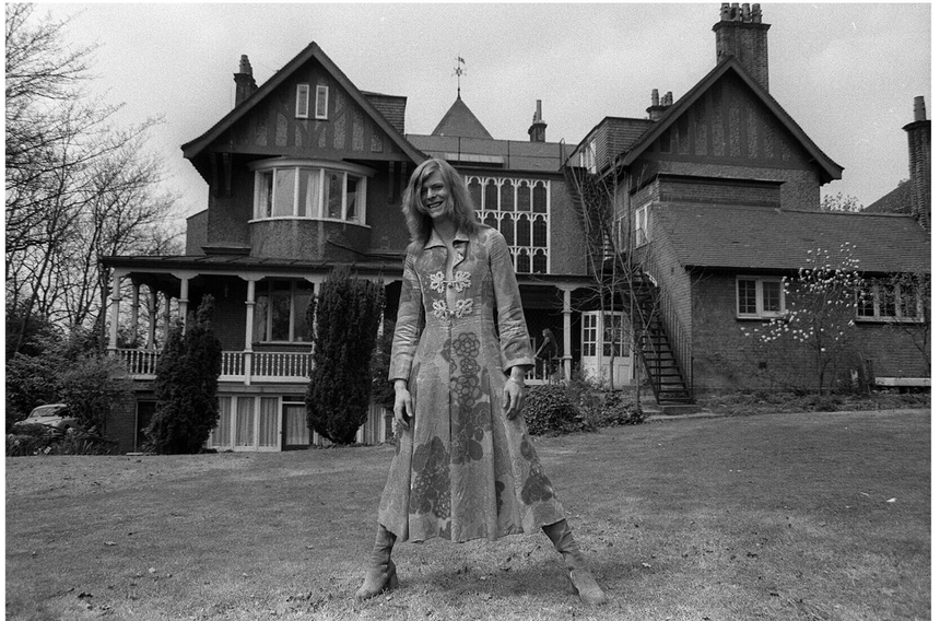 Ca khúc 'Changes': Khi David Bowie đối mặt với 'những điều lạ' - Ảnh 4. Ca khúc 'Changes': Khi David Bowie đối mặt với 'những điều lạ' - Ảnh 4.