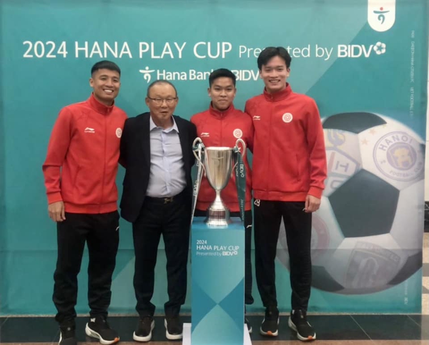 HLV Park Hang Seo 'tặng quà' cho Hoàng Đức, thừa nhận 'sợ' học trò cũ - Ảnh 3. HLV Park Hang Seo 'tặng quà' cho Hoàng Đức, thừa nhận 'sợ' học trò cũ - Ảnh 3.