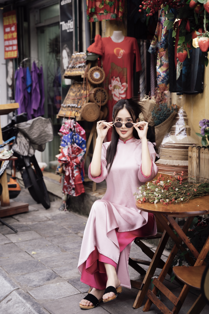 DJ Emma biến hoá với áo dài, khác xa hình ảnh quyến rũ trên sân khấu - Ảnh 5.