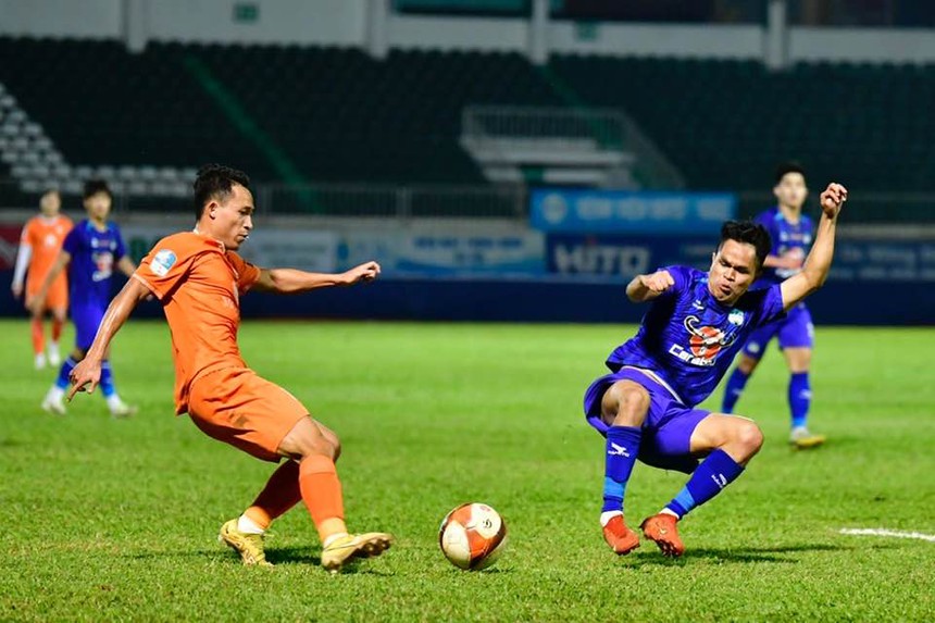 Tin nóng bóng đá Việt 29/1: Lý do HLV Troussier căng thẳng với mạng xã hội, Hoàng Đức sẵn sàng ra nước ngoài - Ảnh 4.