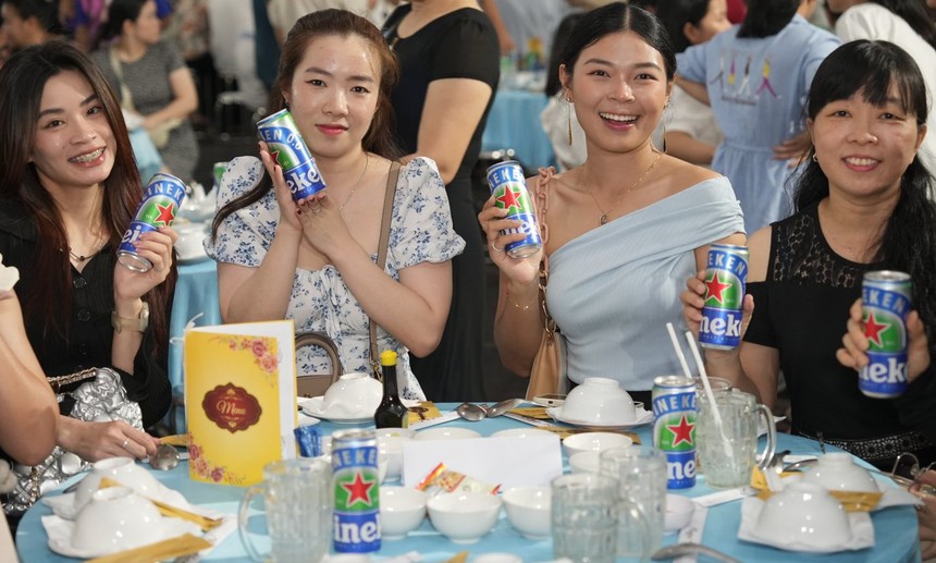 Heineken 0.0 đồng hành cùng 50 bàn tiệc không cồn với thông điệp "Tiệc Vui Êm Ái, Thoải Mái Lái Xe" - Ảnh 1.