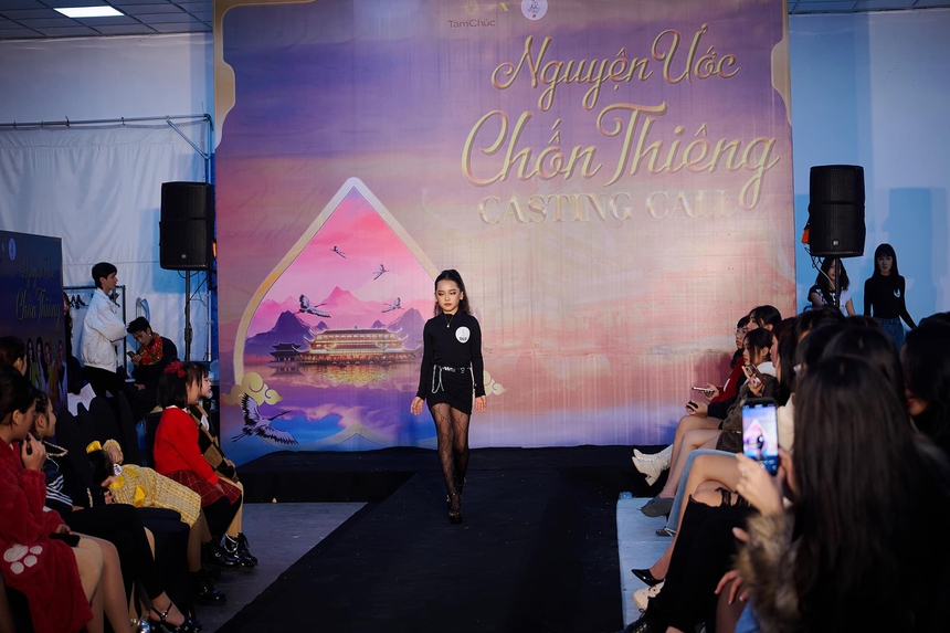 Á hậu Bùi Khánh Linh làm giám khảo casting show 'Nguyện ước chốn thiêng' - Ảnh 8.