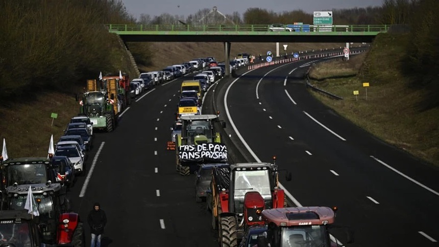 Thủ tướng Pháp kêu gọi xem xét các biện pháp bổ sung để đáp ứng yêu cầu của nông dân - Tăng cường an ninh thủ đô Paris trước các cuộc biểu tình - Ảnh 1. Thủ tướng Pháp kêu gọi xem xét các biện pháp bổ sung để đáp ứng yêu cầu của nông dân - Tăng cường an ninh thủ đô Paris trước các cuộc biểu tình - Ảnh 1.