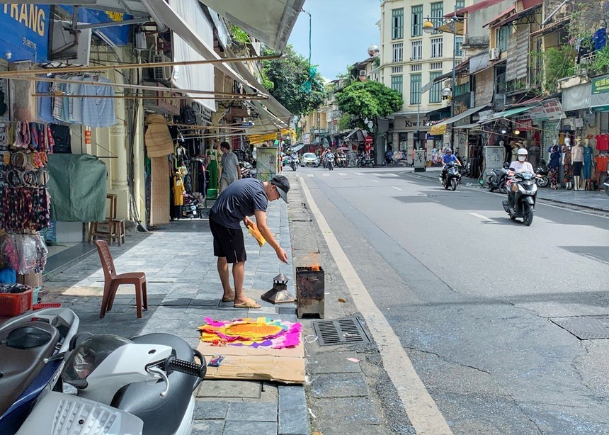 Vận động cộng đồng hạn chế đốt vàng mã, bảo vệ môi trường dịp Tết Giáp Thìn 2024 - Ảnh 2. Vận động cộng đồng hạn chế đốt vàng mã, bảo vệ môi trường dịp Tết Giáp Thìn 2024 - Ảnh 2.
