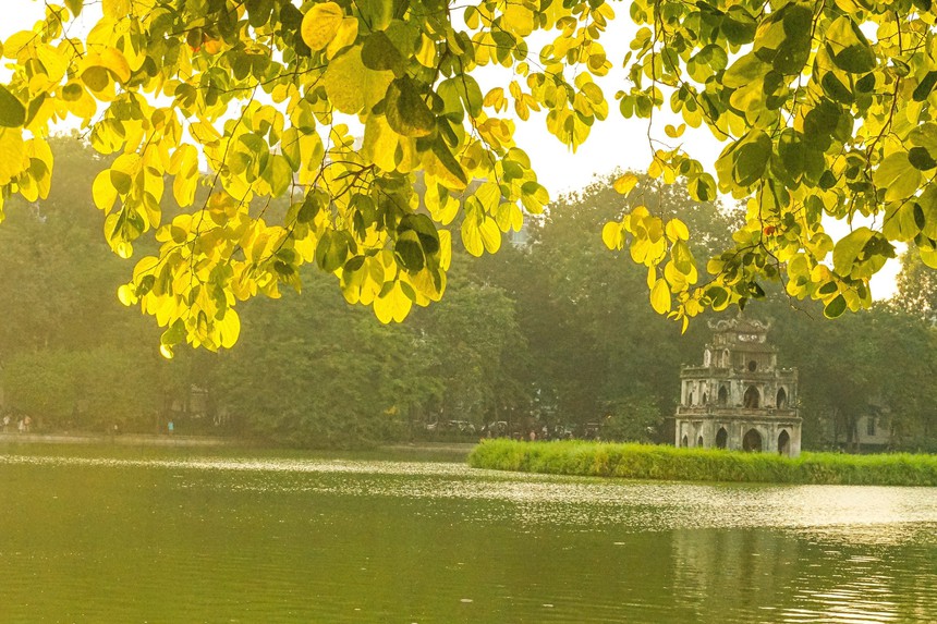 Bắc Bộ tăng nhiệt, Thủ đô Hà Nội trưa chiều hửng nắng - Ảnh 1. Bắc Bộ tăng nhiệt, Thủ đô Hà Nội trưa chiều hửng nắng - Ảnh 1.