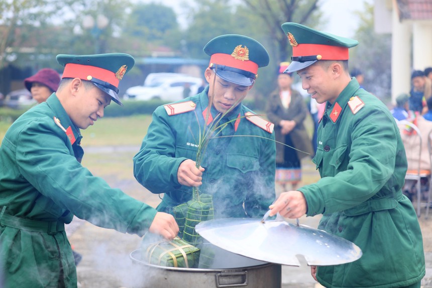 Chương trình 'Bánh chưng xanh - Tết vì người nghèo' tại Hà Nội - Ảnh 3. Chương trình 'Bánh chưng xanh - Tết vì người nghèo' tại Hà Nội - Ảnh 3.