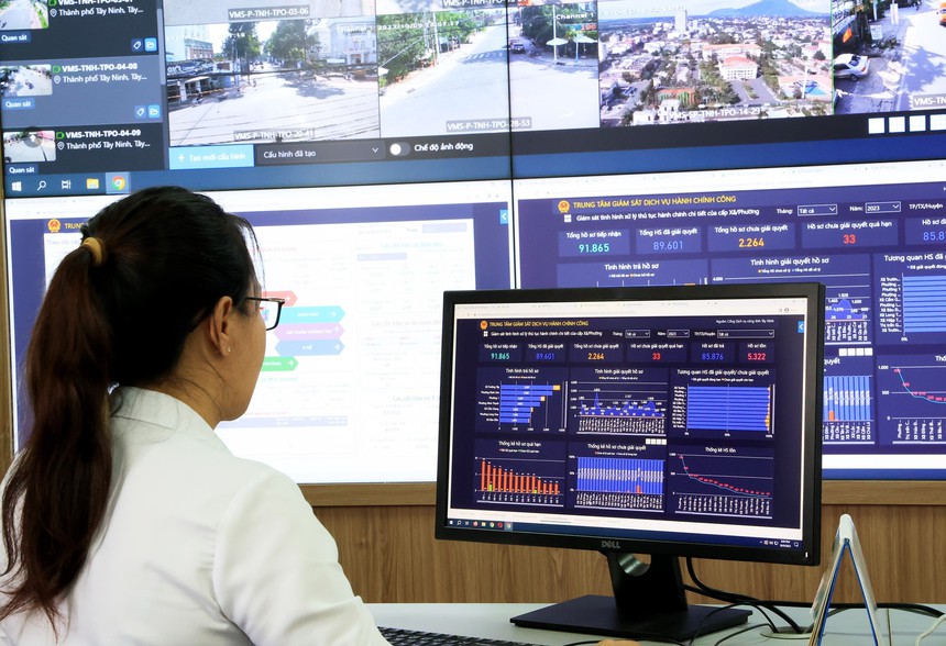 Chuyển đổi số lấy người dân và doanh nghiệp làm trung tâm - Ảnh 1. Chuyển đổi số lấy người dân và doanh nghiệp làm trung tâm - Ảnh 1.