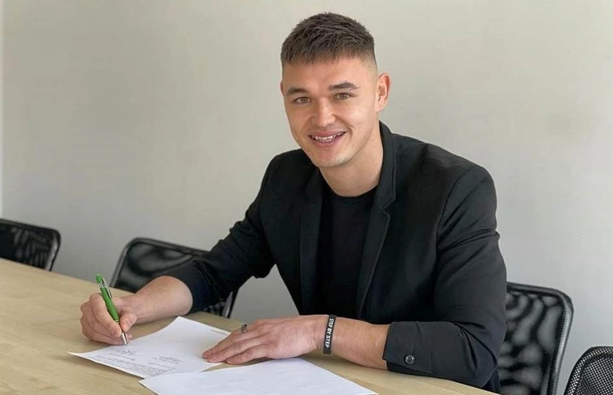 Thêm cầu thủ Việt kiều sắp có quốc tịch Việt Nam? - Ảnh 2.