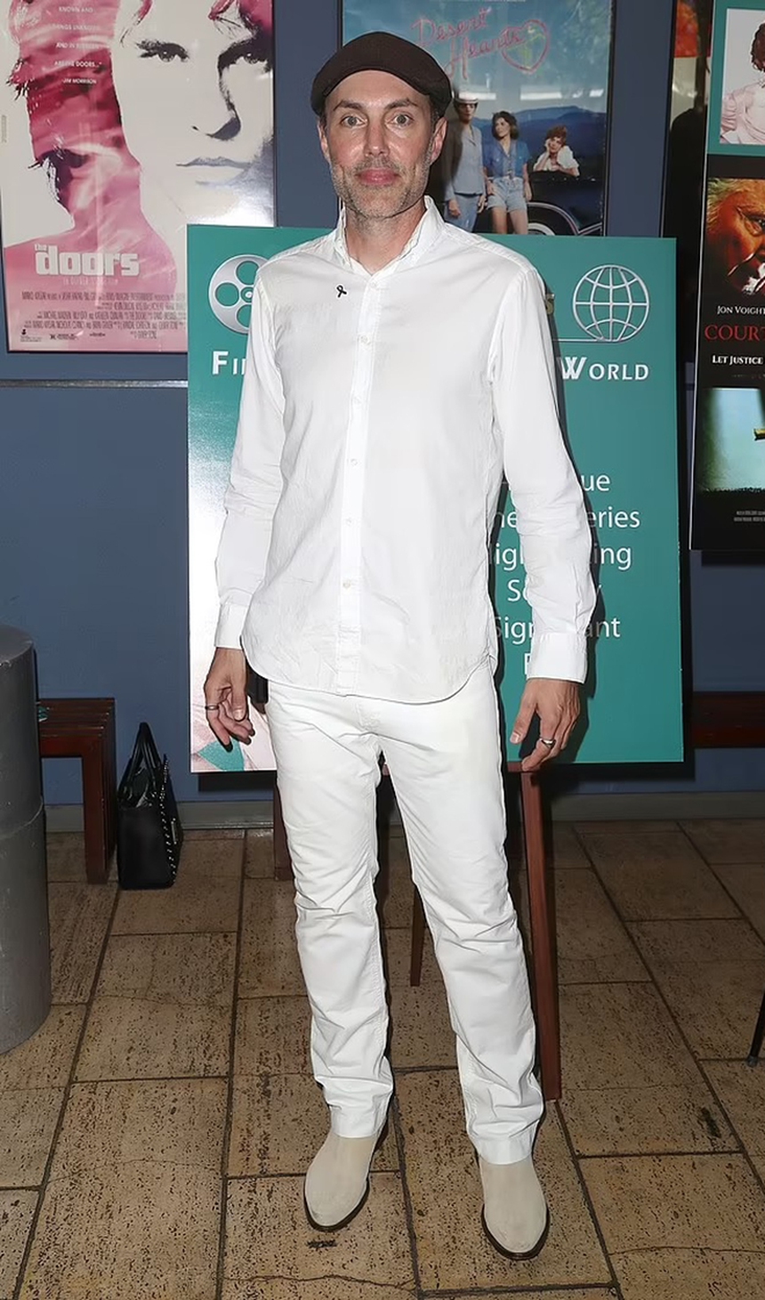 Anh trai Angelina Jolie hiếm hoi nói về em gái và việc 'bảo vệ' các con của cô - Ảnh 1.