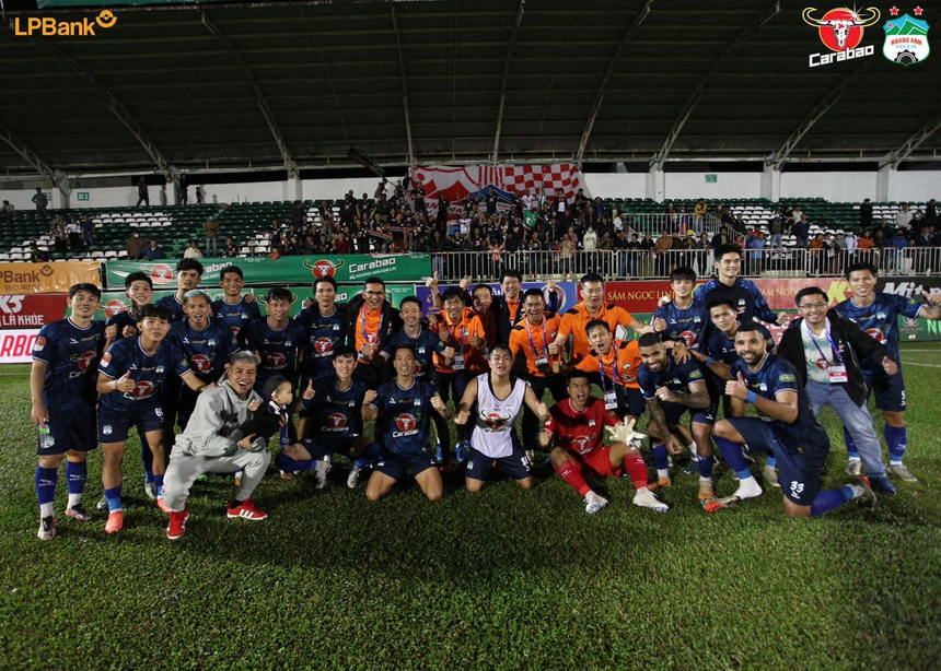 Diễn biến mới nhất từ HLV Kiatisuk trước thông tin sẽ dẫn dắt CLB CAHN - Ảnh 3.