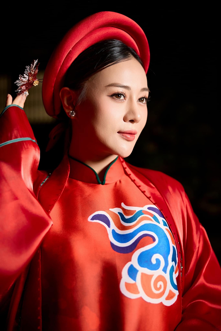 Phương Oanh bế bụng bầu sinh đôi đi diễn thời trang - Ảnh 2.