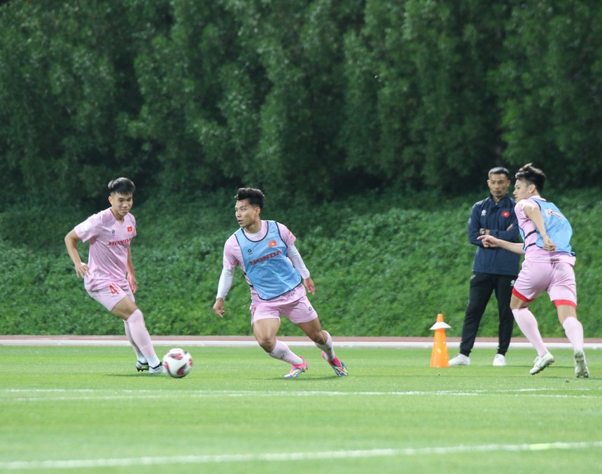 Đội tuyển Việt Nam được sử dụng sân tập tiêu chuẩn World Cup - Ảnh 1.