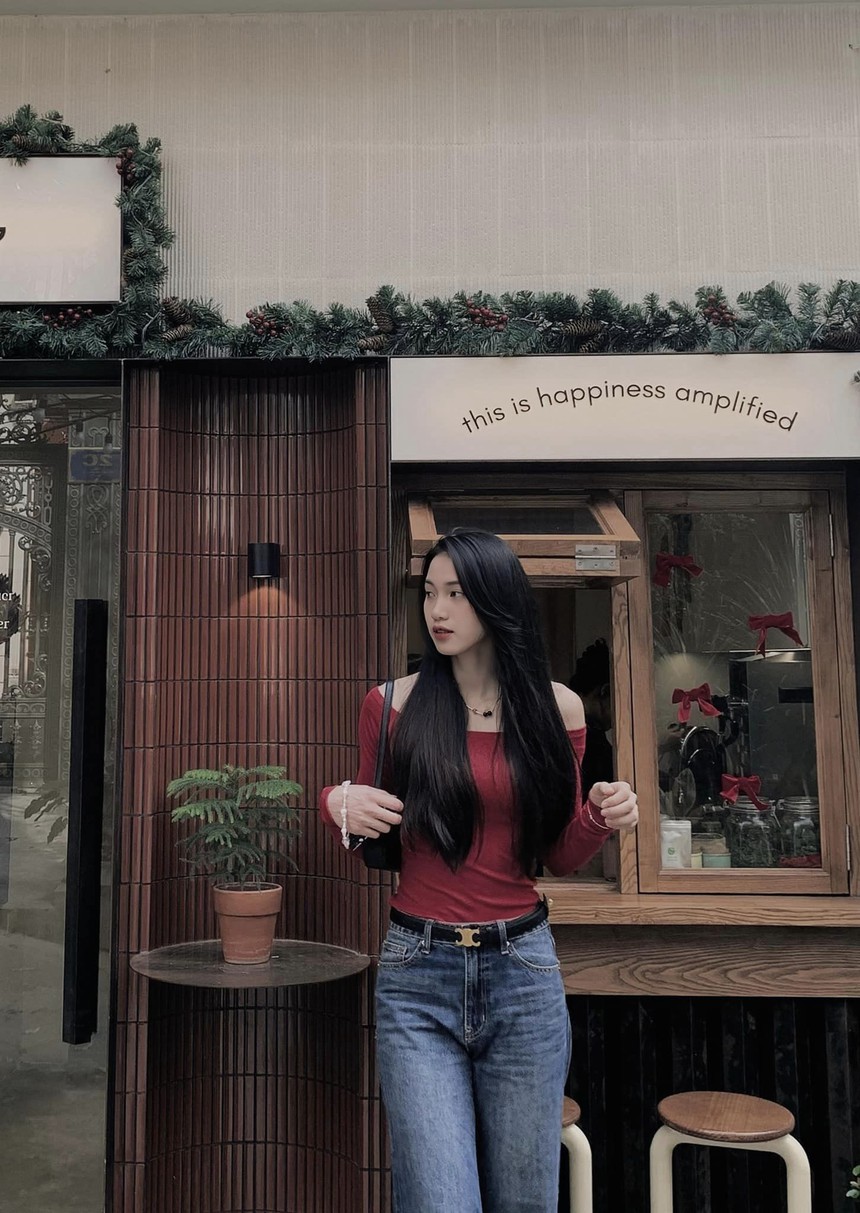 Hot girl bóng chuyền Việt Nam đẹp hút hồn sau khi nhận vinh dự lớn, nhan sắc cực phẩm được ca ngợi hết lời - Ảnh 10. Hot girl bóng chuyền Việt Nam đẹp hút hồn sau khi nhận vinh dự lớn, nhan sắc cực phẩm được ca ngợi hết lời - Ảnh 10.