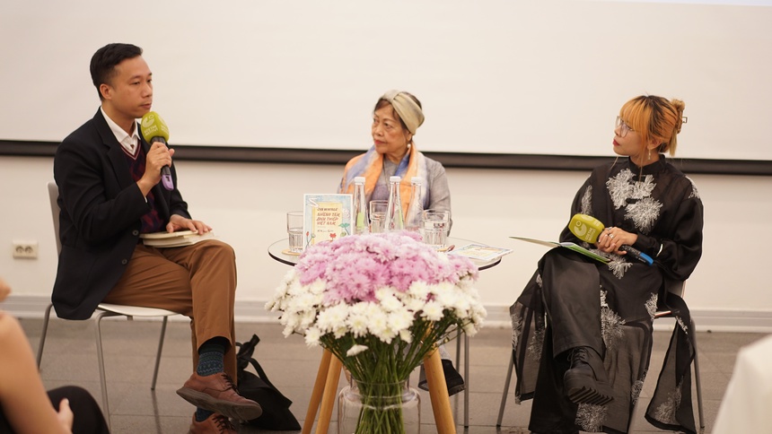 'Những tấm bưu thiếp Việt Nam' từ một nhà thơ Đức - Ảnh 3. 'Những tấm bưu thiếp Việt Nam' từ một nhà thơ Đức - Ảnh 3.