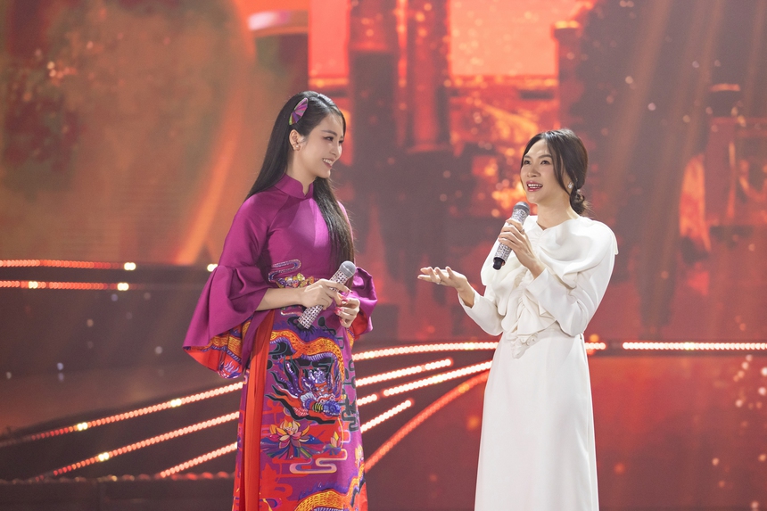 Á hậu Thuỵ Vân xúc động về câu nói của Mỹ Tâm ở hậu trường "Hoa Xuân ca 2024" - Ảnh 3. Á hậu Thuỵ Vân xúc động về câu nói của Mỹ Tâm ở hậu trường "Hoa Xuân ca 2024" - Ảnh 3.