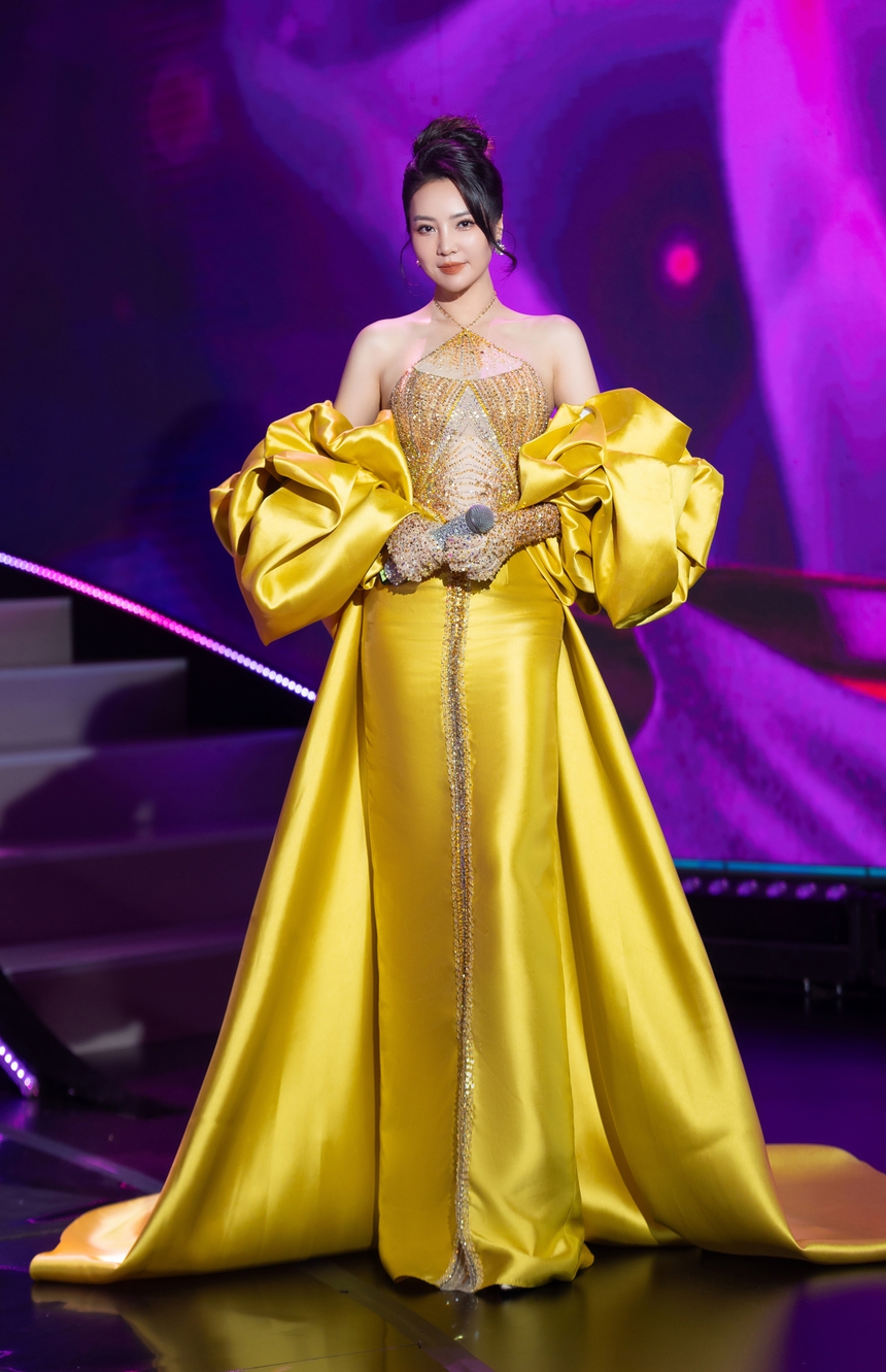 Á hậu Thuỵ Vân xúc động về câu nói của Mỹ Tâm ở hậu trường "Hoa Xuân ca 2024" - Ảnh 11. Á hậu Thuỵ Vân xúc động về câu nói của Mỹ Tâm ở hậu trường "Hoa Xuân ca 2024" - Ảnh 11.