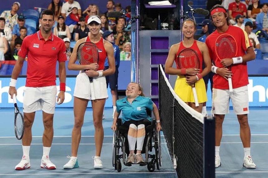 Nài nỉ xin chữ ký Djokovic, tay vợt số một Trung Quốc bị chê là thiếu chuyên nghiệp - Ảnh 3.