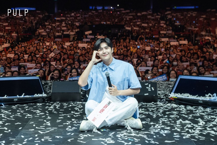 Nam thần ‘Điệu Cha-cha làng biển’ Kim Seon Ho tổ chức fanmeeting tại Việt Nam - Ảnh 2.