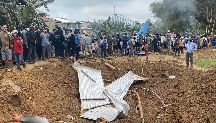 Máy bay quân sự bị rơi tại Quảng Nam, phi công thoát hiểm an toàn - Ảnh 1. Máy bay quân sự bị rơi tại Quảng Nam, phi công thoát hiểm an toàn - Ảnh 1.