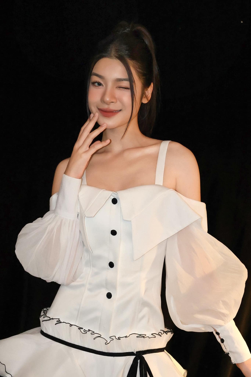 Trang 'Hoa sữa về trong gió' đáp gì khi bị nói có vai vì là con NSƯT Võ Hoài Nam? - Ảnh 4. Trang 'Hoa sữa về trong gió' đáp gì khi bị nói có vai vì là con NSƯT Võ Hoài Nam? - Ảnh 4.