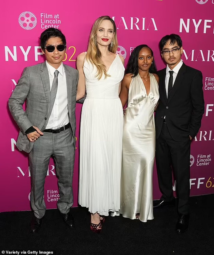 Angelina Jolie thướt tha bên các con nuôi tại buổi ra mắt "Maria" trong LHP New York - Ảnh 1.