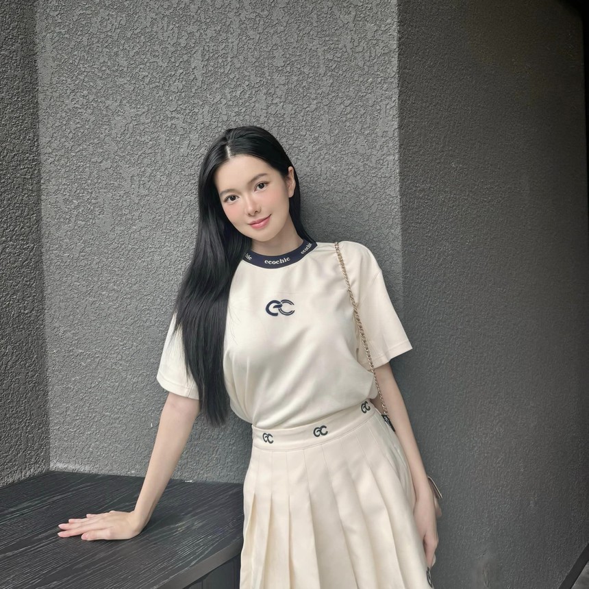 Có đoạn cắt phim đạt trên 10 triệu view, nữ phụ 'Đi giữa trời rực rỡ' nói gì khi được khen 'lấn át' cặp chính? - Ảnh 4. Có đoạn cắt phim đạt trên 10 triệu view, nữ phụ 'Đi giữa trời rực rỡ' nói gì khi được khen 'lấn át' cặp chính? - Ảnh 4.