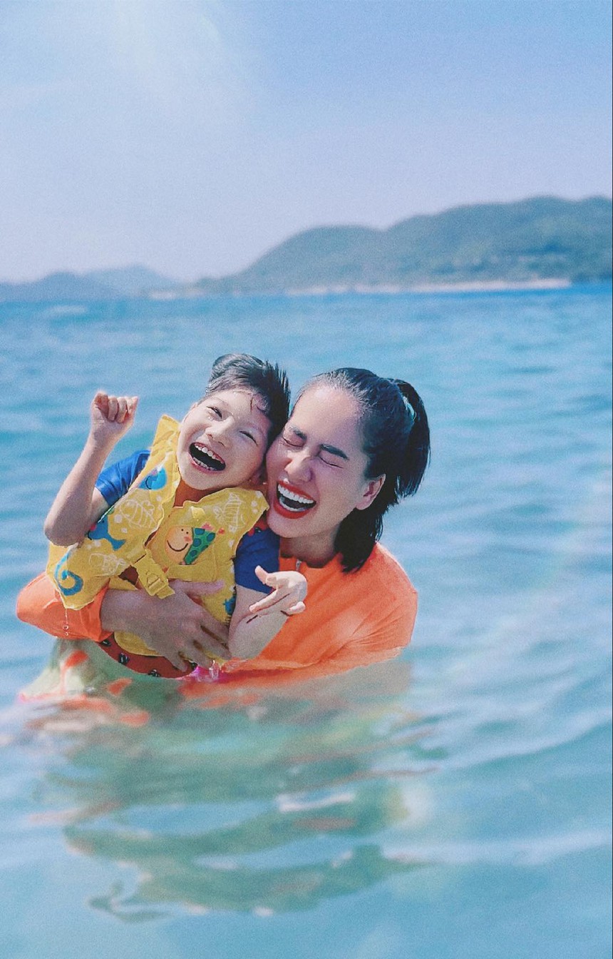 Bóng hồng của Dương 'cơ bắp' trải lòng về cuộc sống mẹ đơn thân: Con đã hiểu chuyện hơn - Ảnh 4.